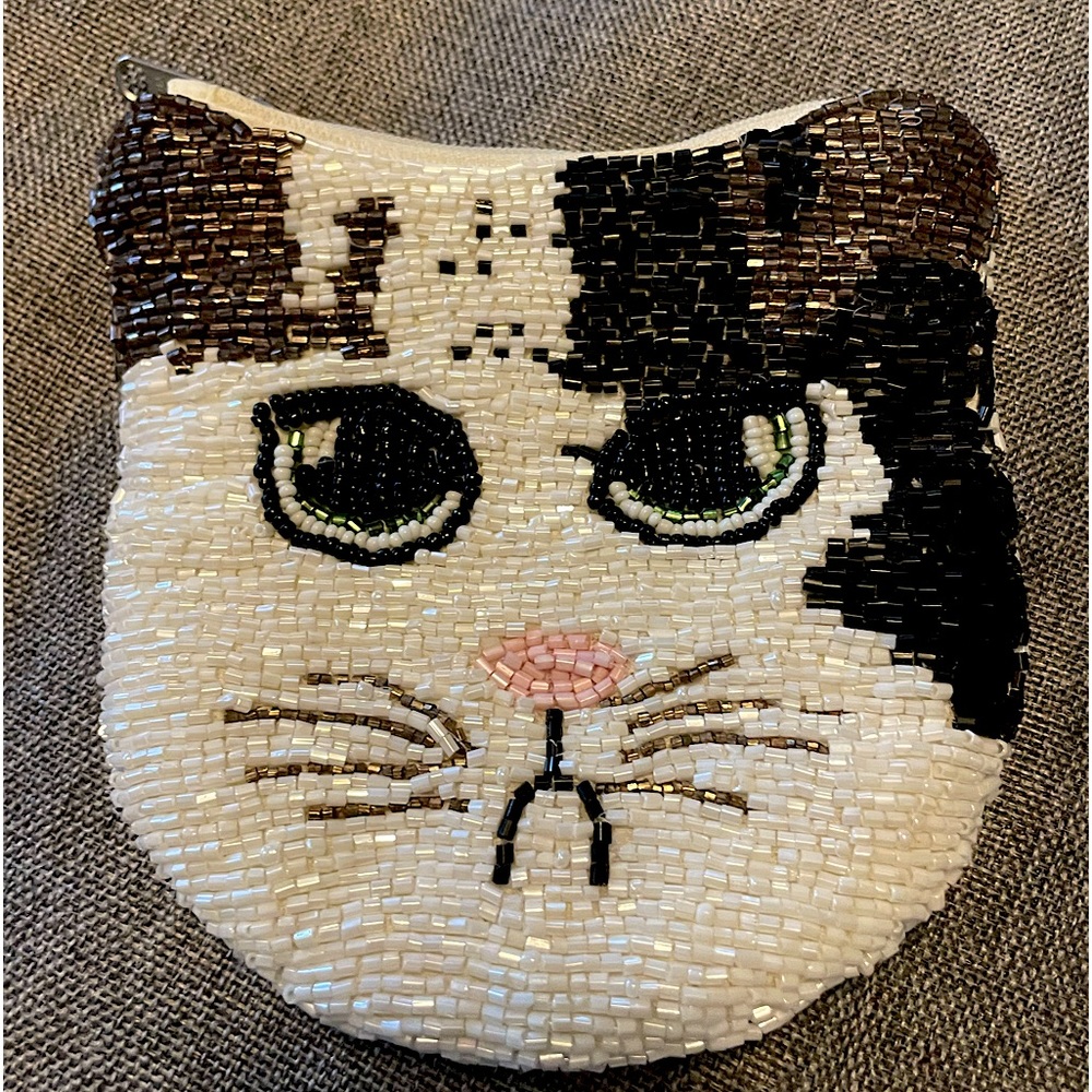 Beaded curious cat coin purse- white and black